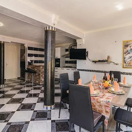 Gorgeous In Valbandon With Wifi Holiday home