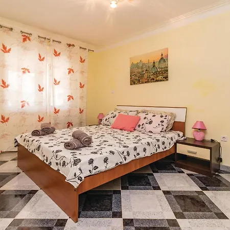 Holiday home Gorgeous In Valbandon With Wifi
