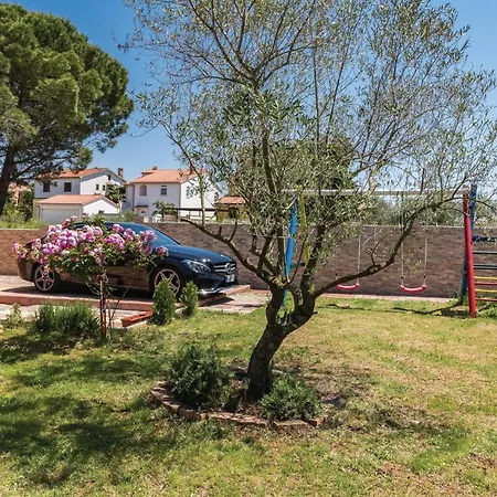 Awesome In Valbandon Σπίτι διακοπών