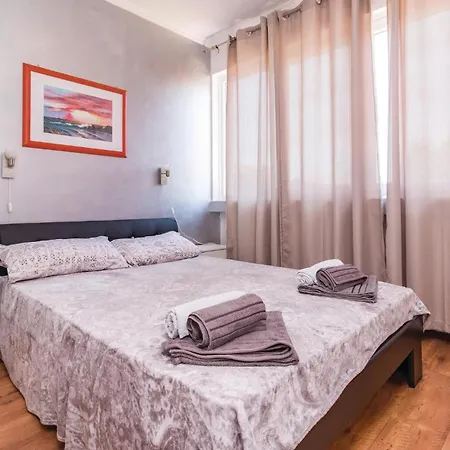 Gorgeous In Valbandon With Wifi Holiday home