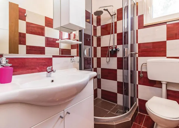 Σπίτι διακοπών Awesome In Valbandon Valbandon