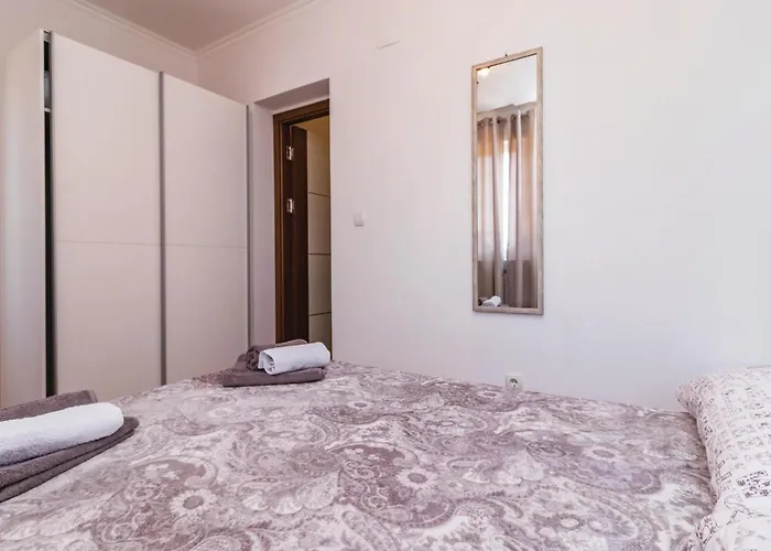 Awesome In Valbandon Σπίτι διακοπών