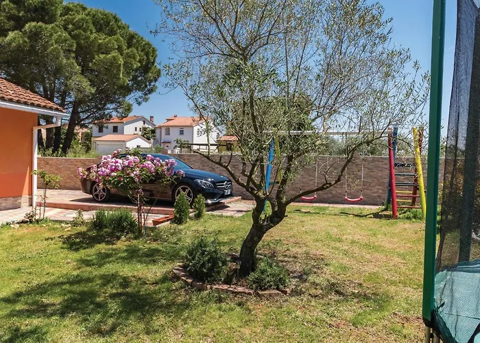 Awesome In Valbandon Σπίτι διακοπών