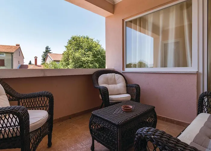 Σπίτι διακοπών Awesome In Valbandon Valbandon