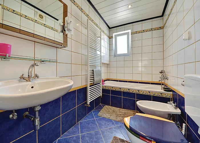 Σπίτι διακοπών Awesome In Valbandon