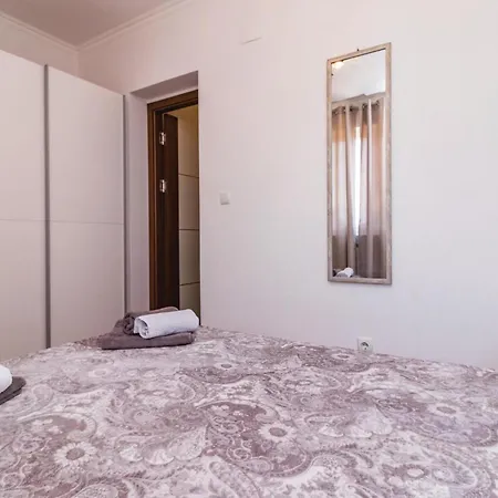 Awesome In Valbandon 度假居