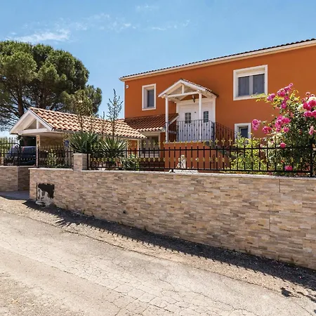 度假居 Awesome In Valbandon *