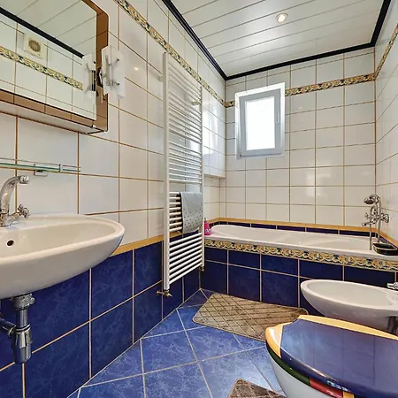 Holiday home Gorgeous In Valbandon With Wifi